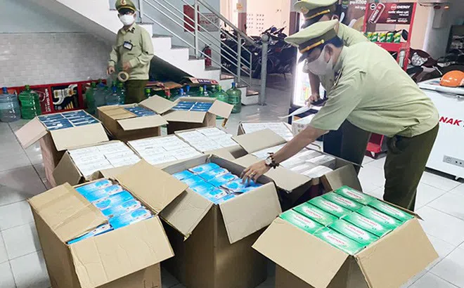 Đà Nẵng: Phát hiện, tạm giữ thêm 29.000 khẩu trang y tế 'ma' nơi căn tin khu nhà trọ