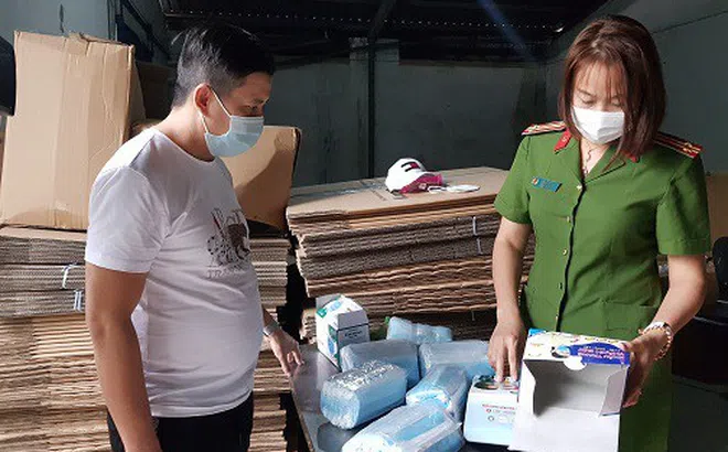 Tạm giữ gần 900.000 khẩu trang y tế không rõ nguồn gốc