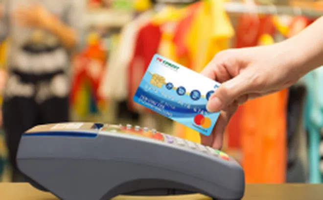 Nhóm thẻ tín dụng tăng, FE Credit hỗ trợ tích cực nhu cầu mua sắm của khách hàng