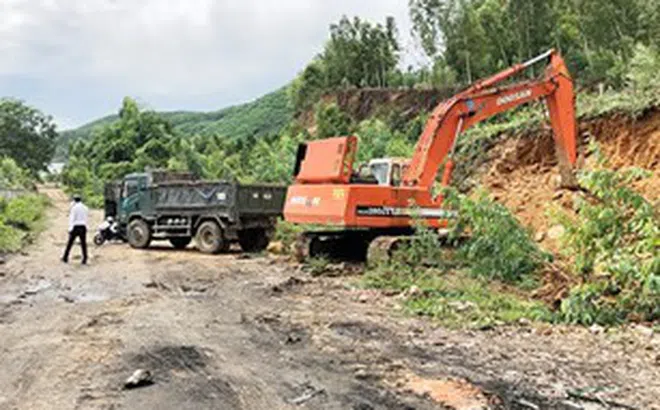 Đà Nẵng: Tranh thủ giãn cách xã hội khai thác đất đồi trái phép, bị phạt gần 500 triệu đồng