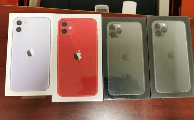 Thu giữ hàng chục chiếc điện thoại di động iphone trong chiến dịch truy quét điện thoại 'lậu' tại TP.HCM