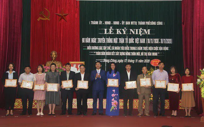 Thành phố Sông Công khen thưởng 57 tập thể, cá nhân trong Lễ kỷ niệm 90 năm Ngày truyền thống MTTQ Việt Nam