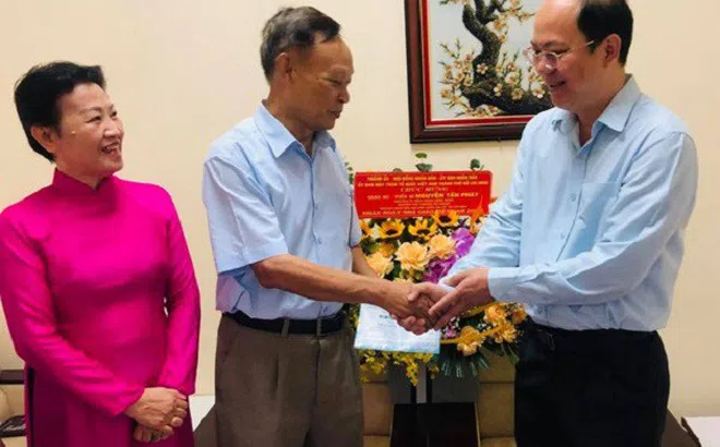 TP. HCM: Lãnh đạo thành phố thăm, chúc mừng các nhà giáo tiêu biểu