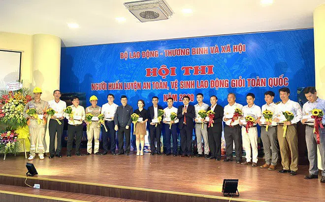 EVNNPC đạt giải nhất toàn đoàn Hội thi “Người huấn luyện An toàn, vệ sinh lao động giỏi toàn quốc năm 2020”