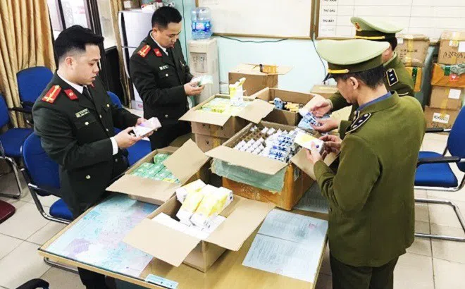 Hà Nội: Thu giữ hơn 10.000 sản phẩm phụ kiện thuốc lá điện tử, không có chứng từ