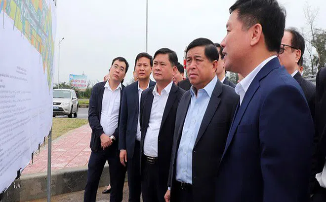 Nghệ An hoãn họp HĐND tỉnh, cách ly tại nhà nhiều cán bộ từng tiếp xúc với đoàn công tác ghi nhiễm Covid-19