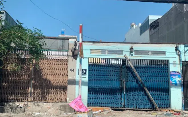 TP.HCM: Vì đâu cả gia đình 5 con người phải sống cảnh 'màn trời chiếu đất'?