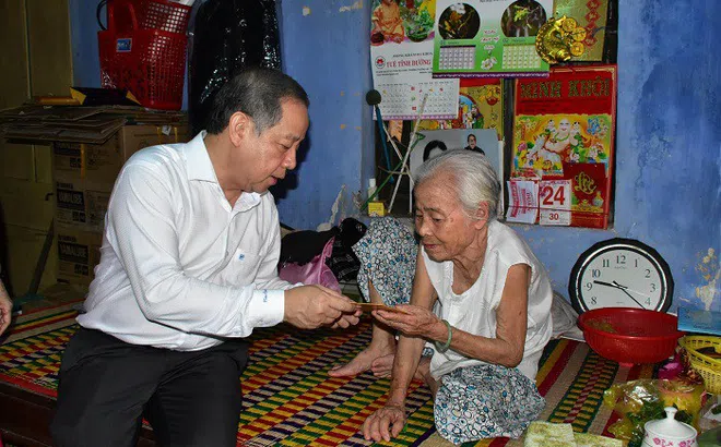 Chủ tịch Thừa Thiên Huế: Cần quan tâm đến người già trong phòng chống Covid-19