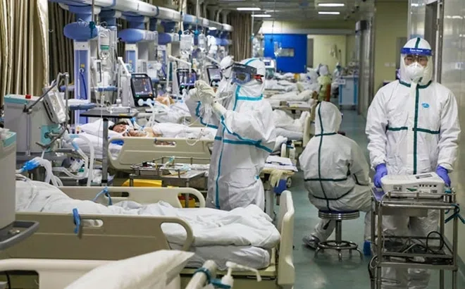 Khoảng 5.400 y bác sỹ và nhân viên y tế nhiễm COVID-19, Tây Ban Nha liệu có 'nối gót' Italy?