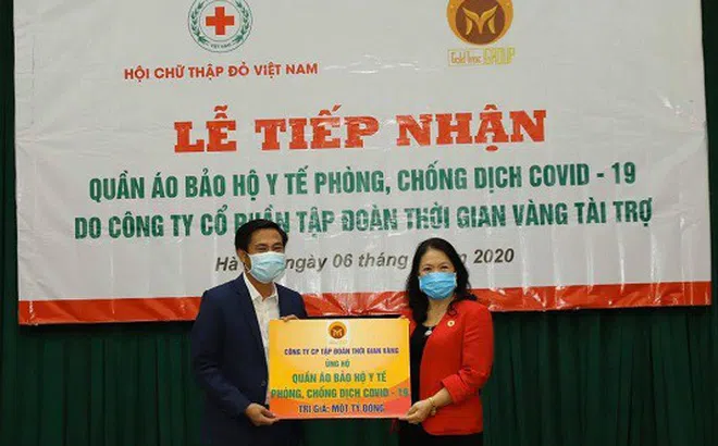 Covid-19: Golden Time Group hỗ trợ 5.540 bộ quần áo bảo hộ y tế cho lực lượng phòng chống dịch tuyến đầu