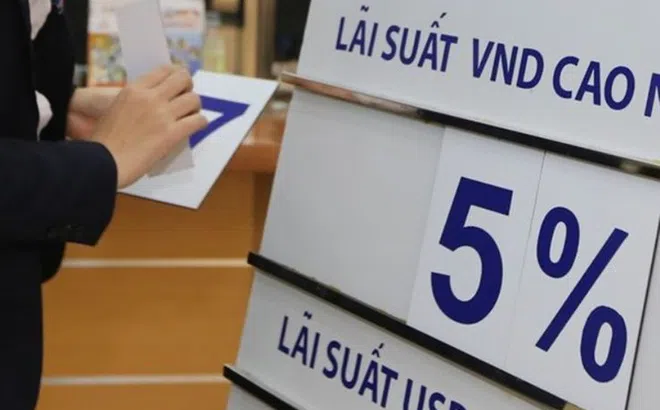Lãi suất tiết kiệm giảm, nên gửi tiền vào đâu?