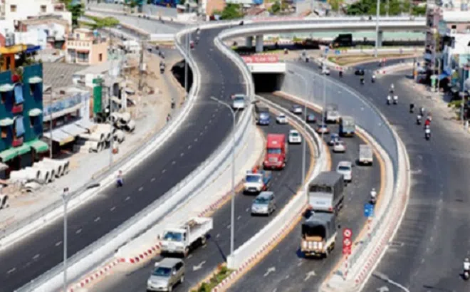 Đề xuất giảm 10-30% phí sử dụng đường bộ cho ô tô kinh doanh vận tải