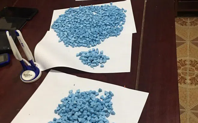 Nghệ An: Bắt sinh viên vận chuyển 2.000 viên ma túy tổng hợp